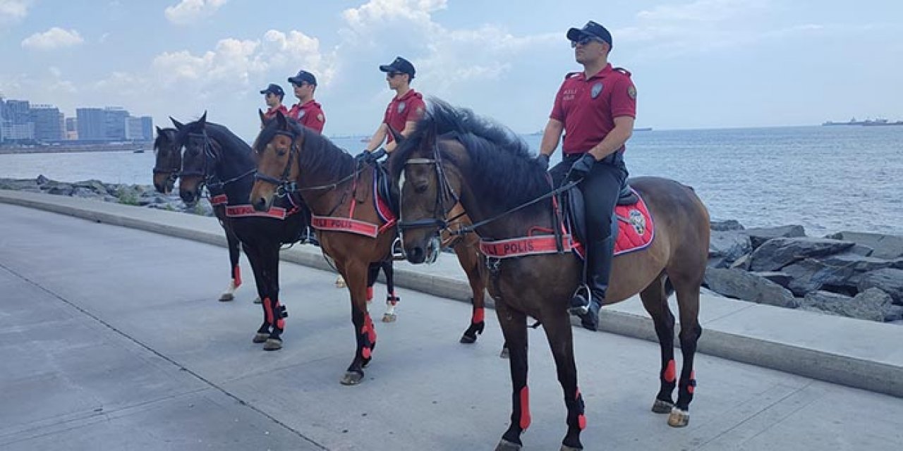 Bakırköy Sahili’nde atlı polislerden denetim