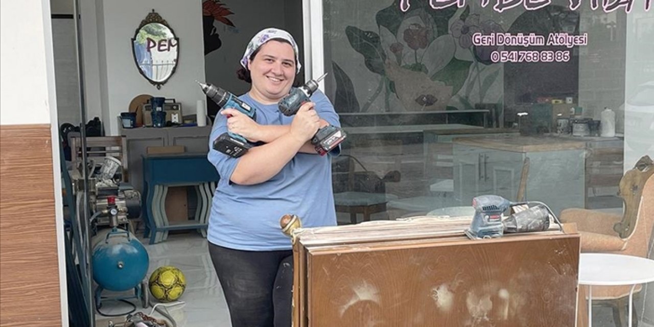 Kadın eli değmiş eski mobilyalar