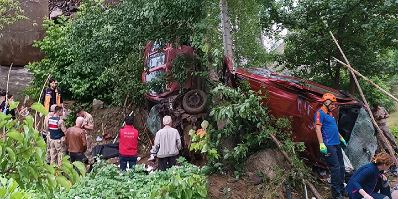 Köprüden Harşit Çayına uçtu: 2 ölü 3 yaralı
