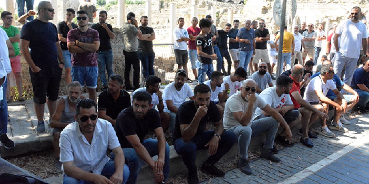 Motosiklet yasağına esnaflardan yol kapama eylemi