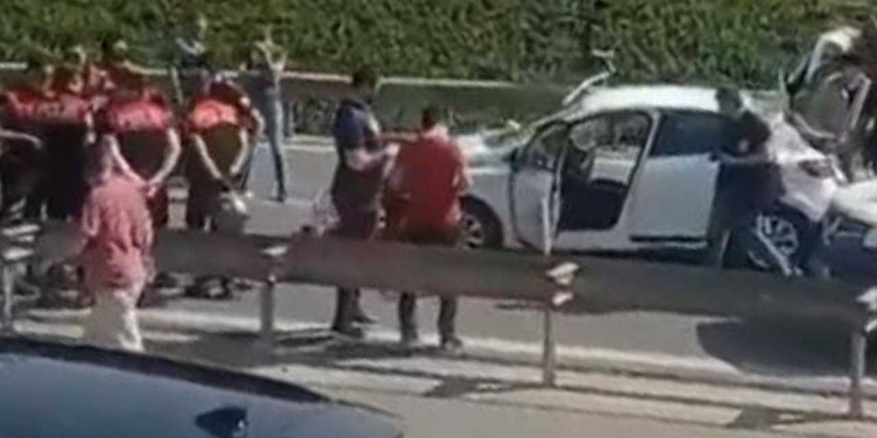 Kadıköy'de polislerden kaçtı: Motosikletli polislere çarptı