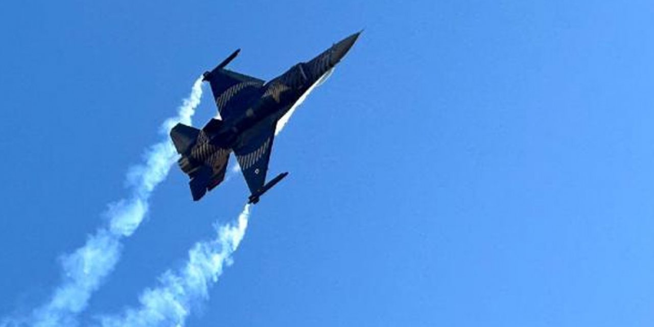 SoloTürk'ten nefes kesen gösteri uçuşu