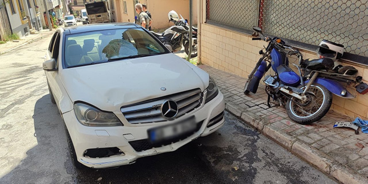 Motosiklete çarptı aracı olay yerinde bırakıp kaçtı
