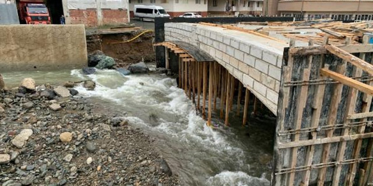 Rize'de sağanak ıslah çalışmalarını engelledi