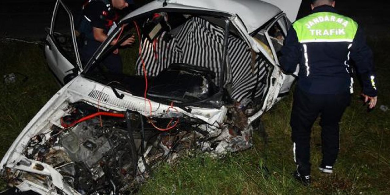 Çorlu'da iki otomobil kafa kafaya çarpıştı: 4 yaralı