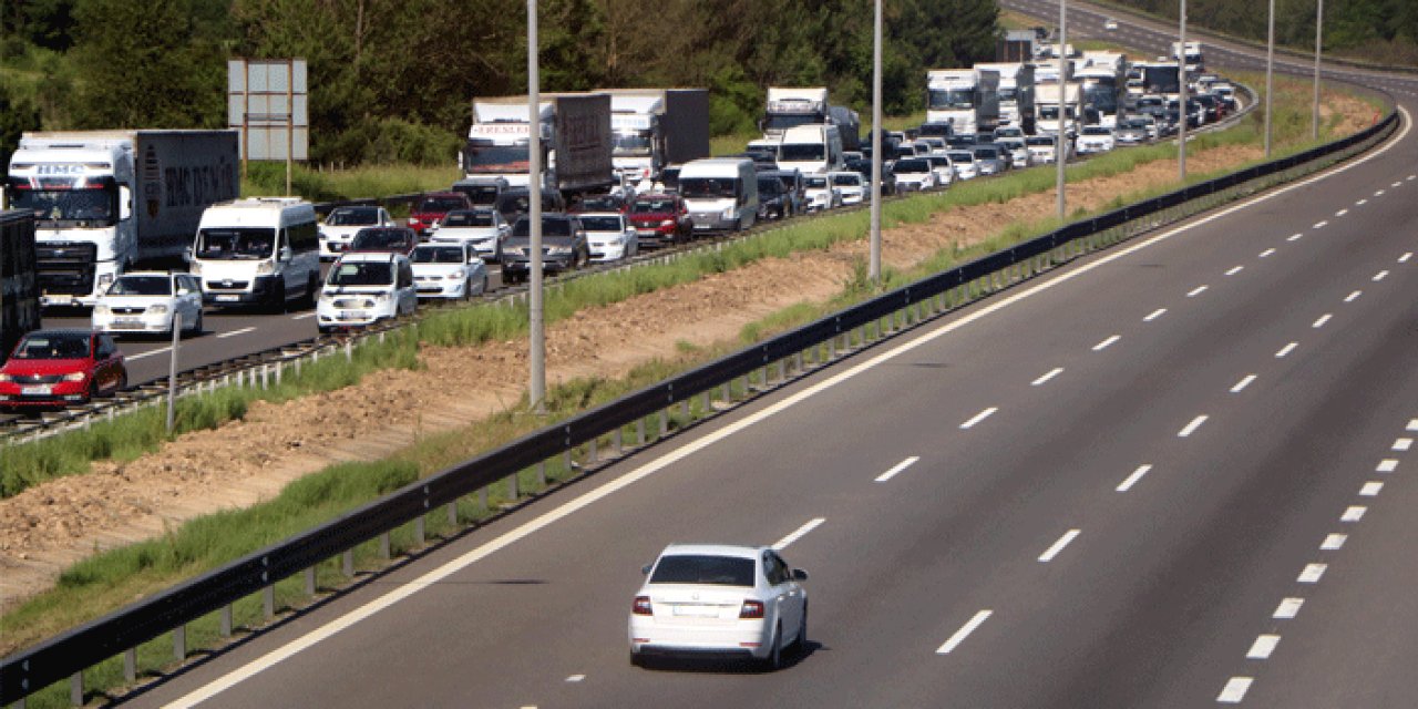 Bayram trafiği başladı! Ankara yolunda trafik durma noktasına geldi