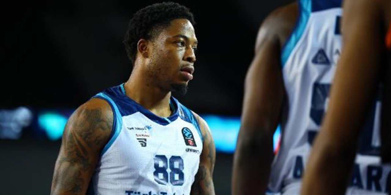 Anadolu Efes Tyrique Jones’u renklerine bağladı