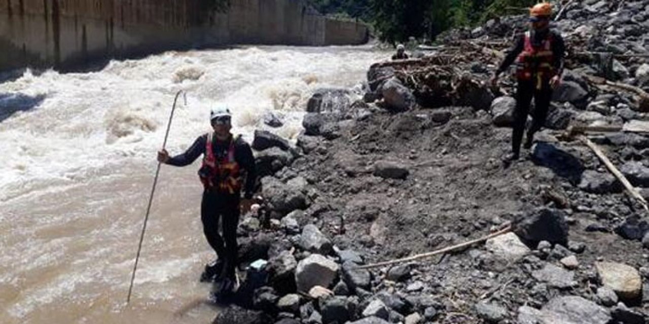 Heyelanda kaybolan kişi hala aranıyor