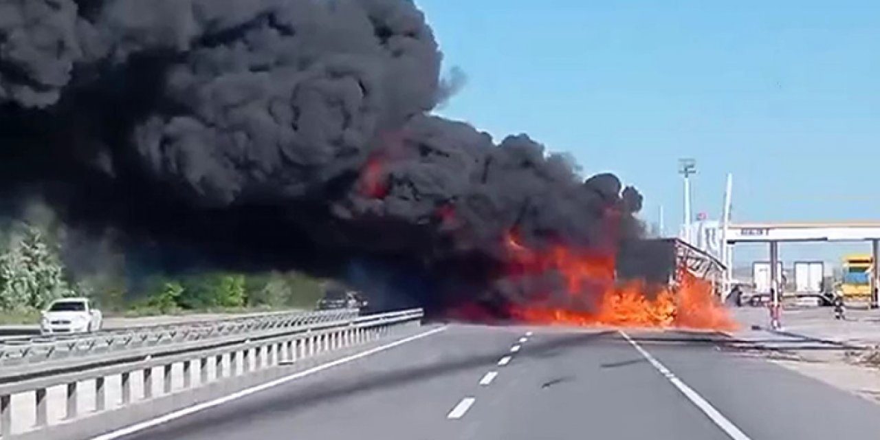 Konya-Ankara kara yolunda tır alev alev yandı! Uzun araç kuyrukları oluştu