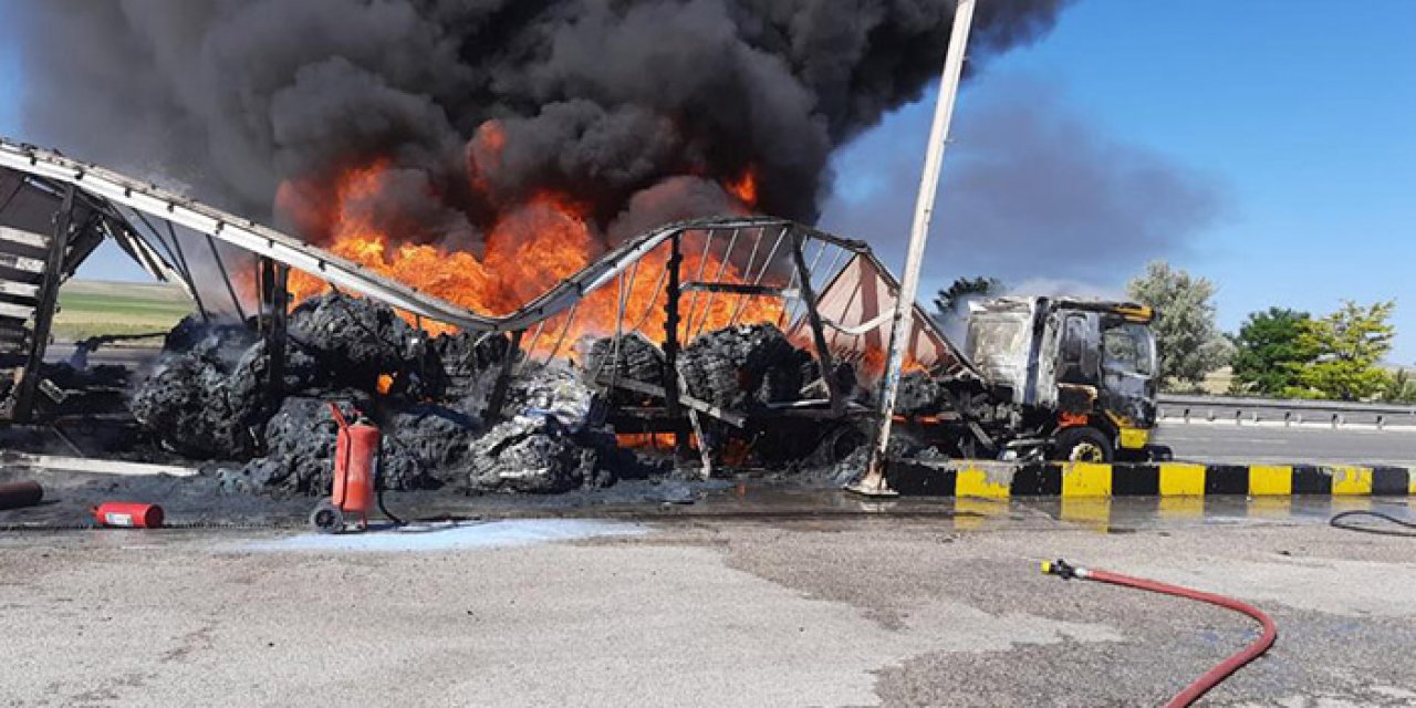 Bariyerlere çarpan TIR alev aldı