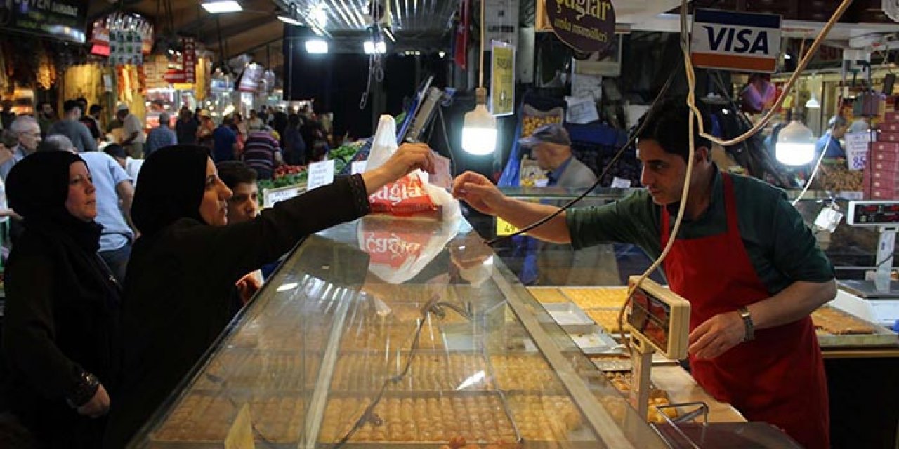 Ankara Ulus Hali’nde kilosu 50 TL’ye baklava olması vatandaşlarda soru işareti oluşturuyor