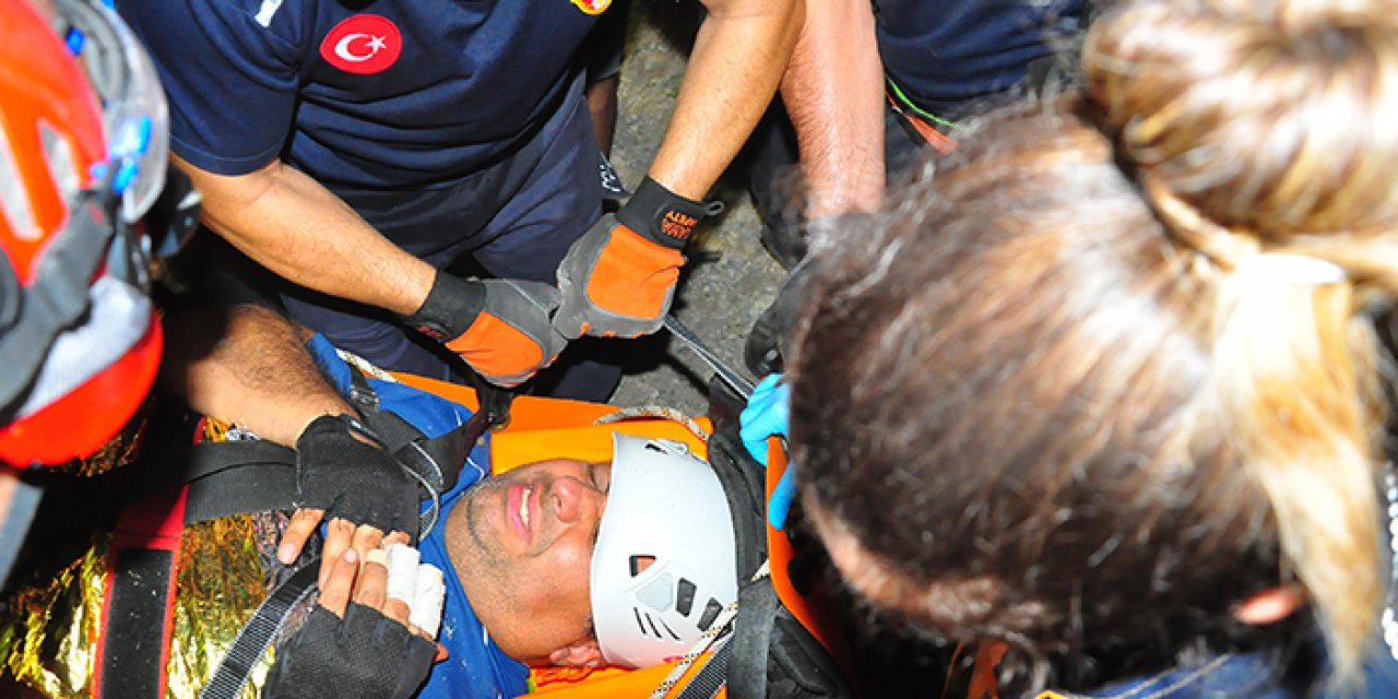 Kanyona düşen dağcı 11 saatte kurtarıldı