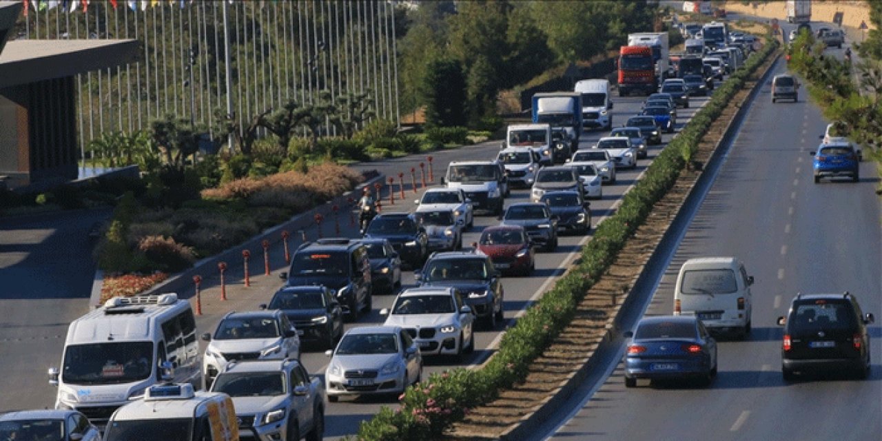 Bayram tatili hareketliliği! 3 günde 110 binden fazla araç giriş yaptı