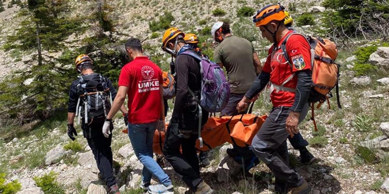 Demirkazık Dağı'na tırmanırken düşen dağcı öldü