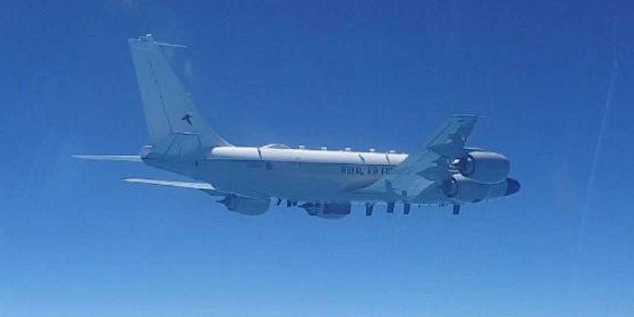 Rus uçaklarından İngiliz uçaklarına engel