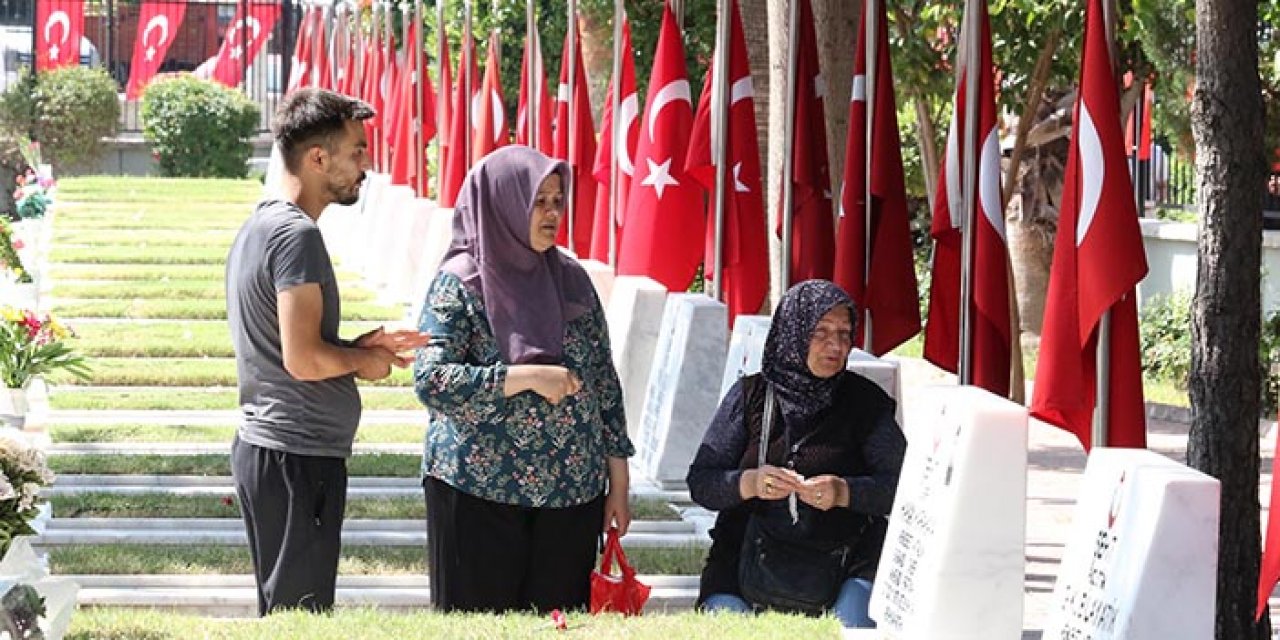 Kurban Bayramı öncesi mezarlıklarda yoğunluk yaşanıyor