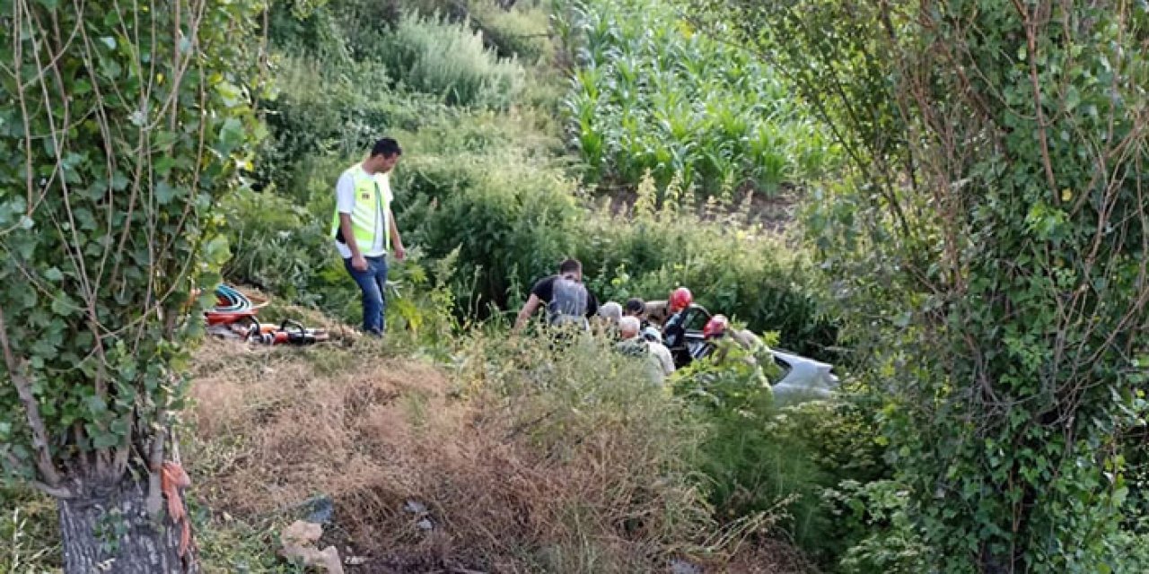 Düğün dönüşü dere yatağına uçtular: Anne öldü baba ile oğul yaralı