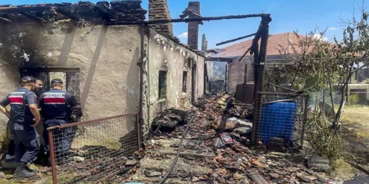 Yangında 89 yaşındaki adam yaşamını yitirdi