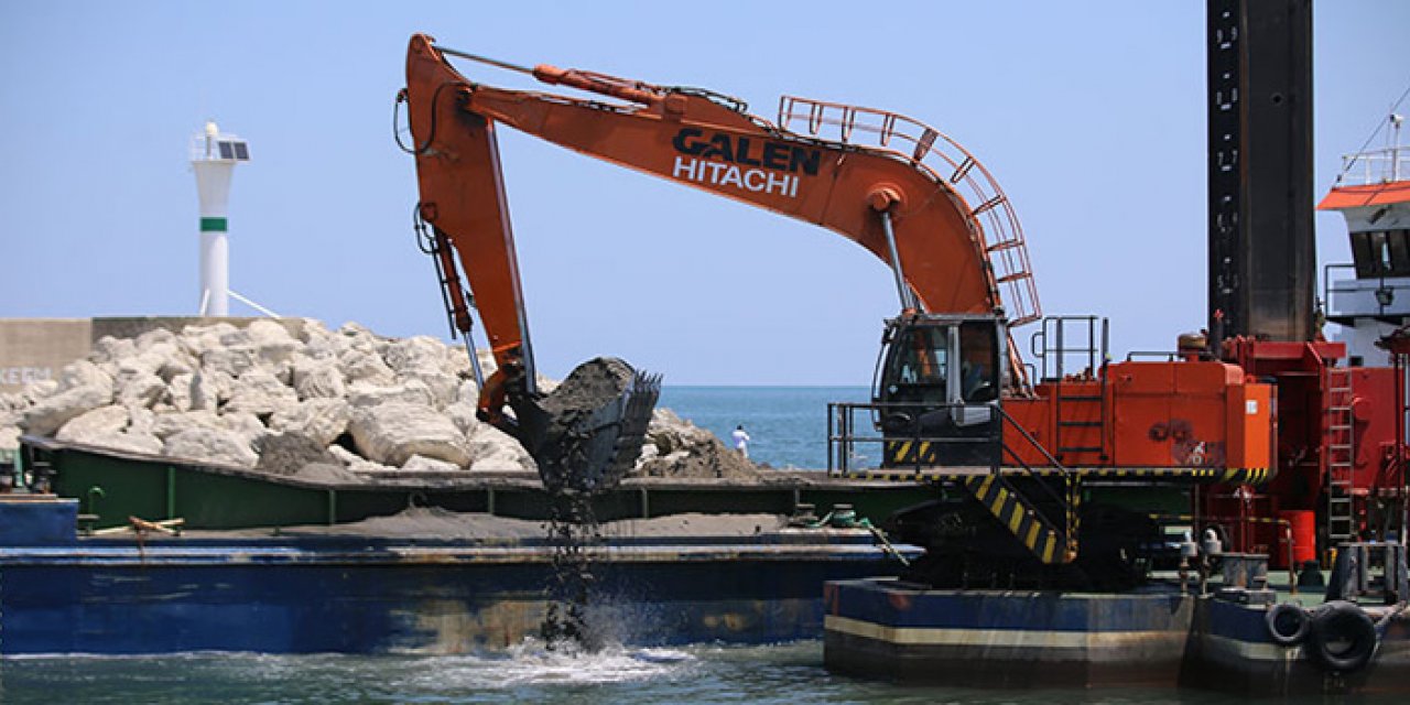 Kıyıköy Limanı’nda temizlik devam ediyor