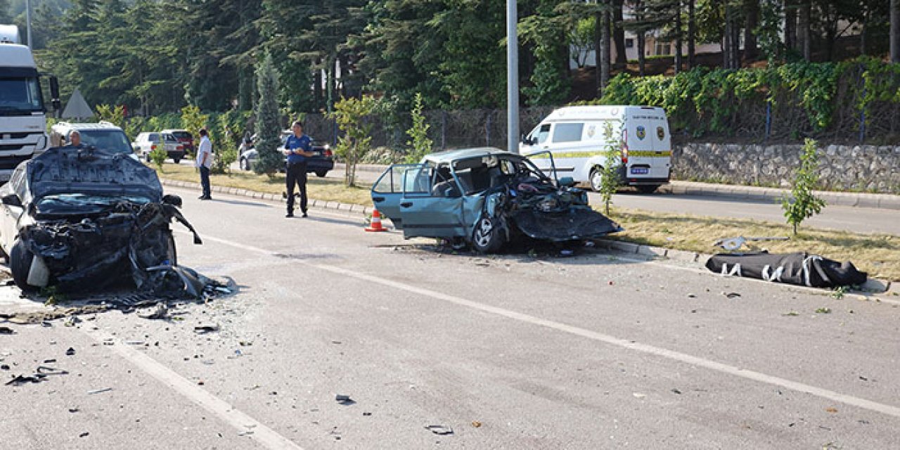 İki aracın çarpışması sonucu: 1 ölü 7 yaralı