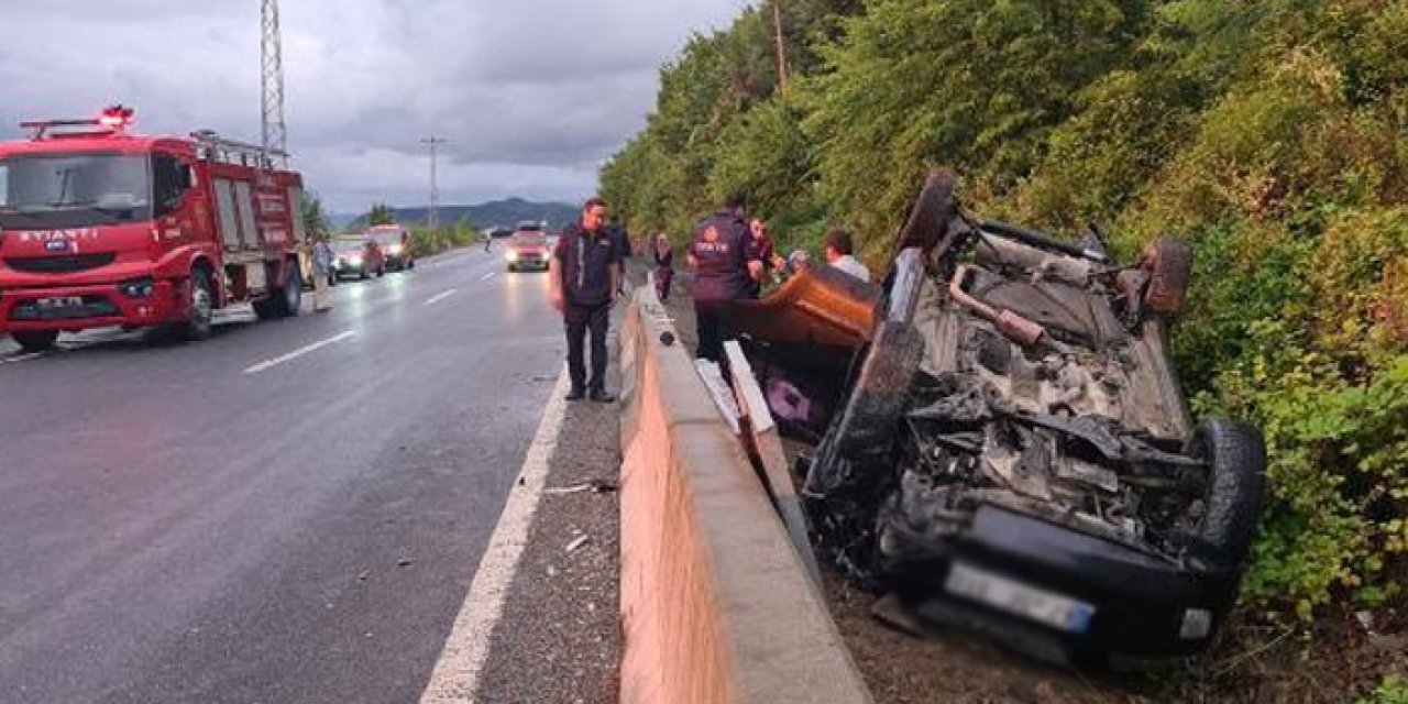Bariyerlere çarpıp takla atan cipte 6 kişi yaralandı