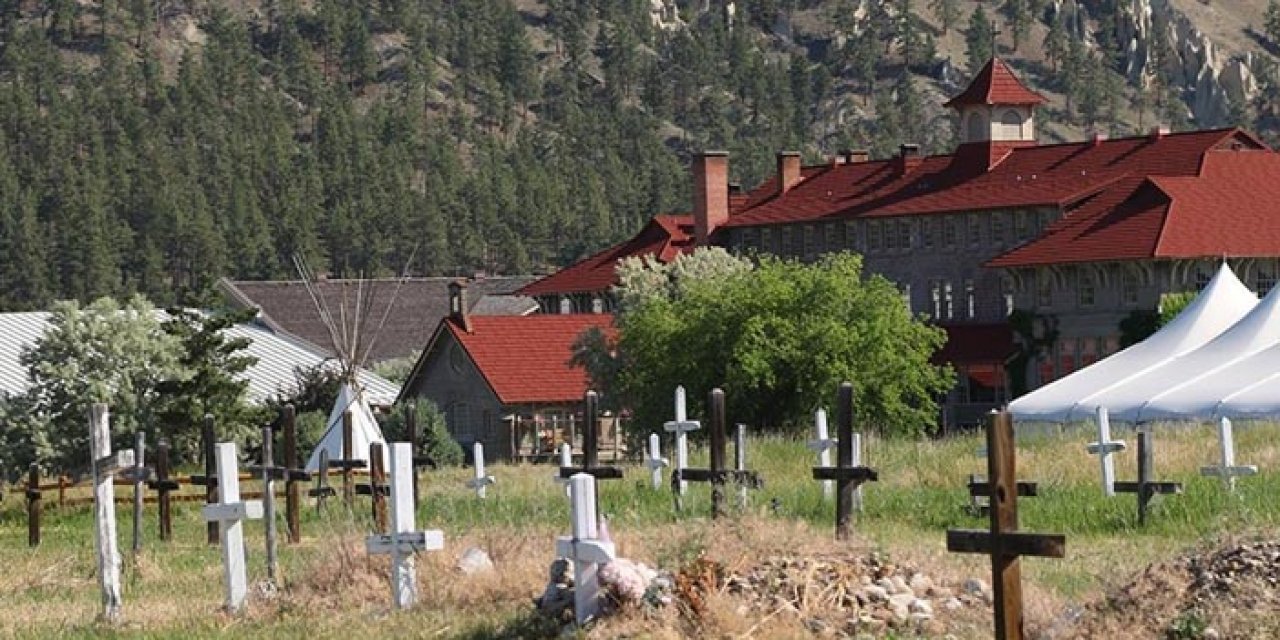 Kanada'da kan donduran olay: Kilise okulunda çocuk mezarları bulundu