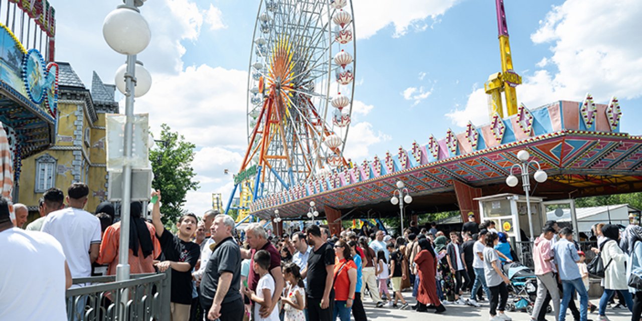 Ankara'nın dev lunaparkında eğlence bitmiyor! Ankaralılar buraya akın ediyor