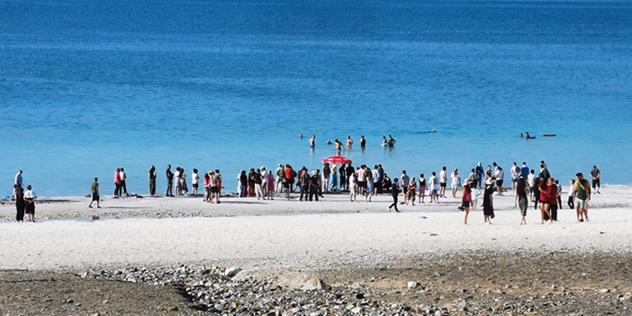 Salda Gölü'ne giren 13 yaşındaki çocuk boğuldu