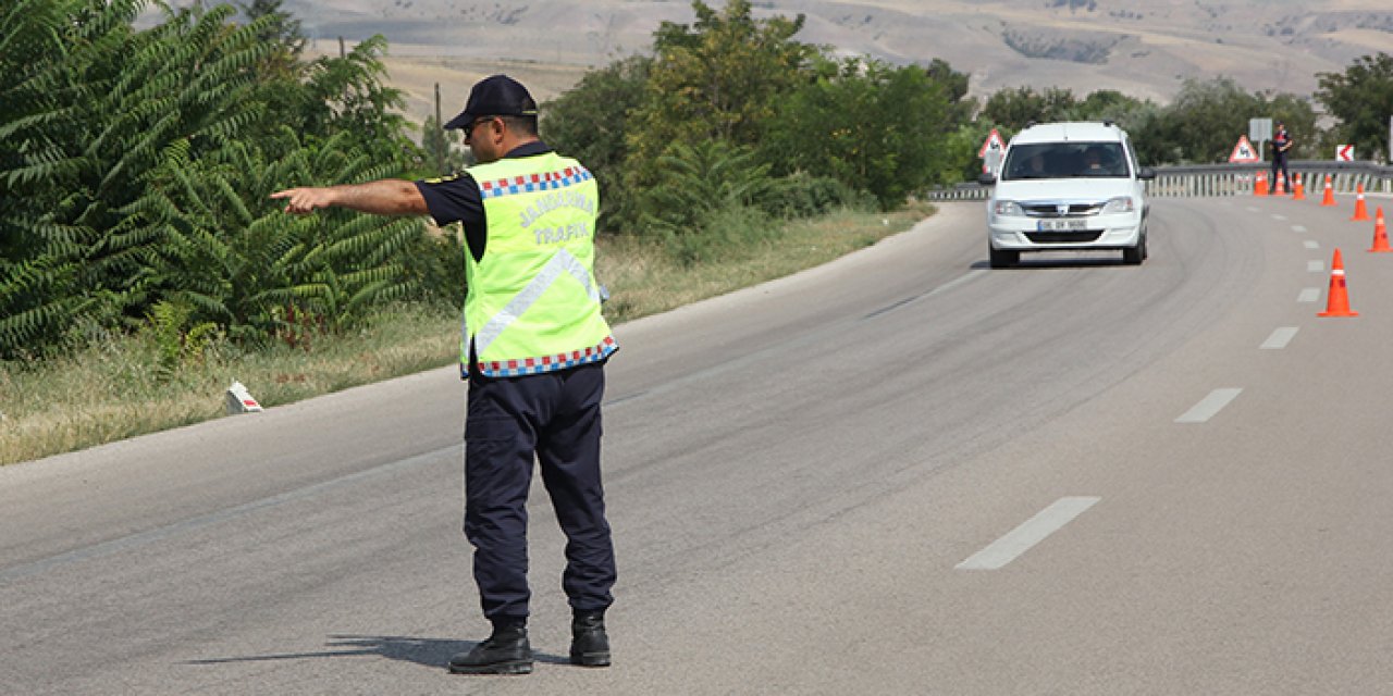Beypazarı'nda jandarma ekipleri sürücüleri uyardı
