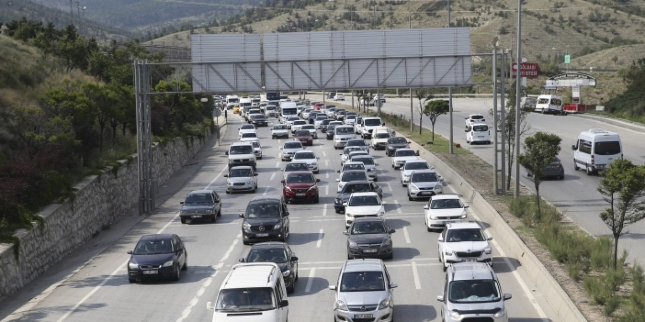 Konya-Ankara yolunda trafik kilitlendi