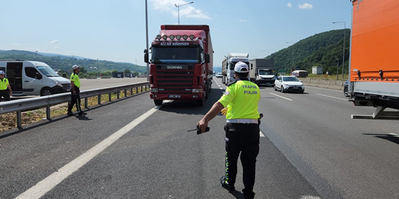 Emniyet şeridini kullanan sürücülere ceza yağdı