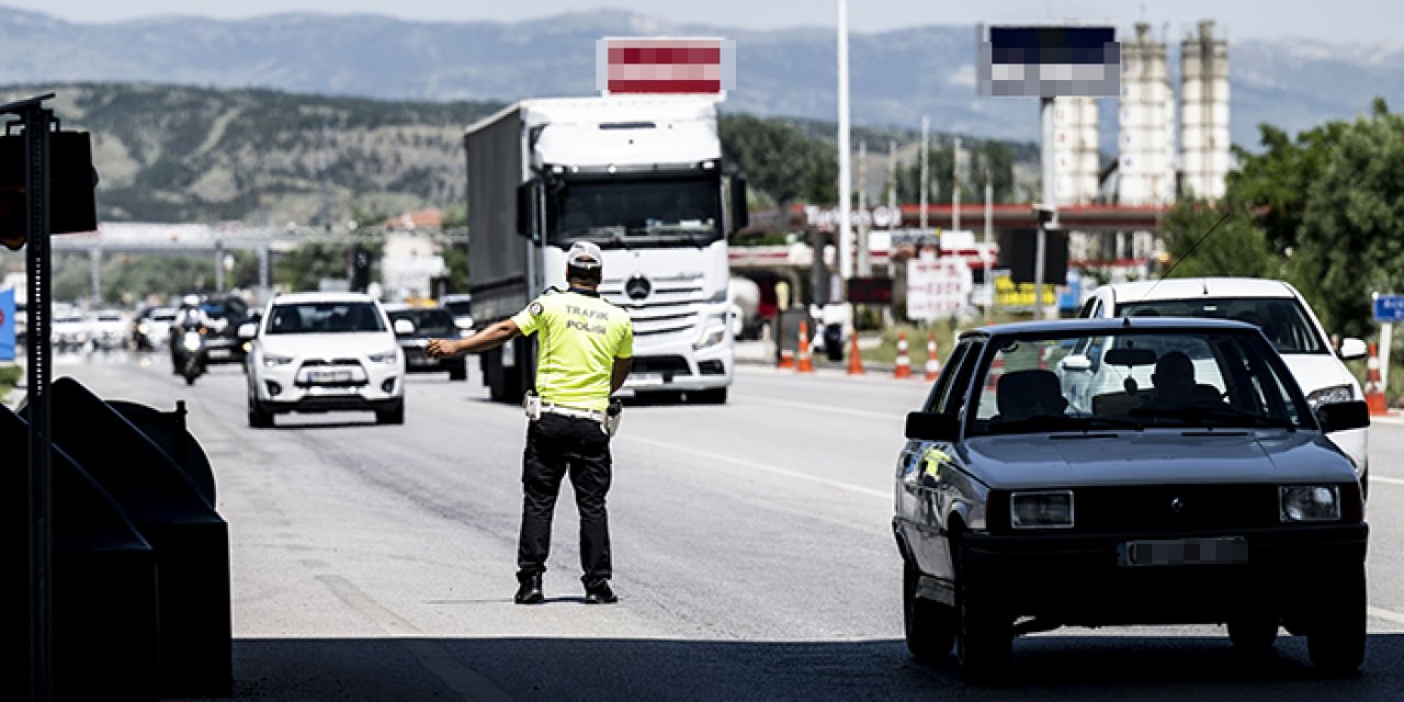 Ankara'ya dönüş yoğunluğu sürüyor! Giriş noktalarında sıkı denetim var