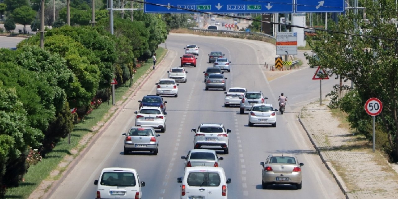 Bayram yolculuğunun kilit noktası oldu: 1 milyon 100 bin araç geçti