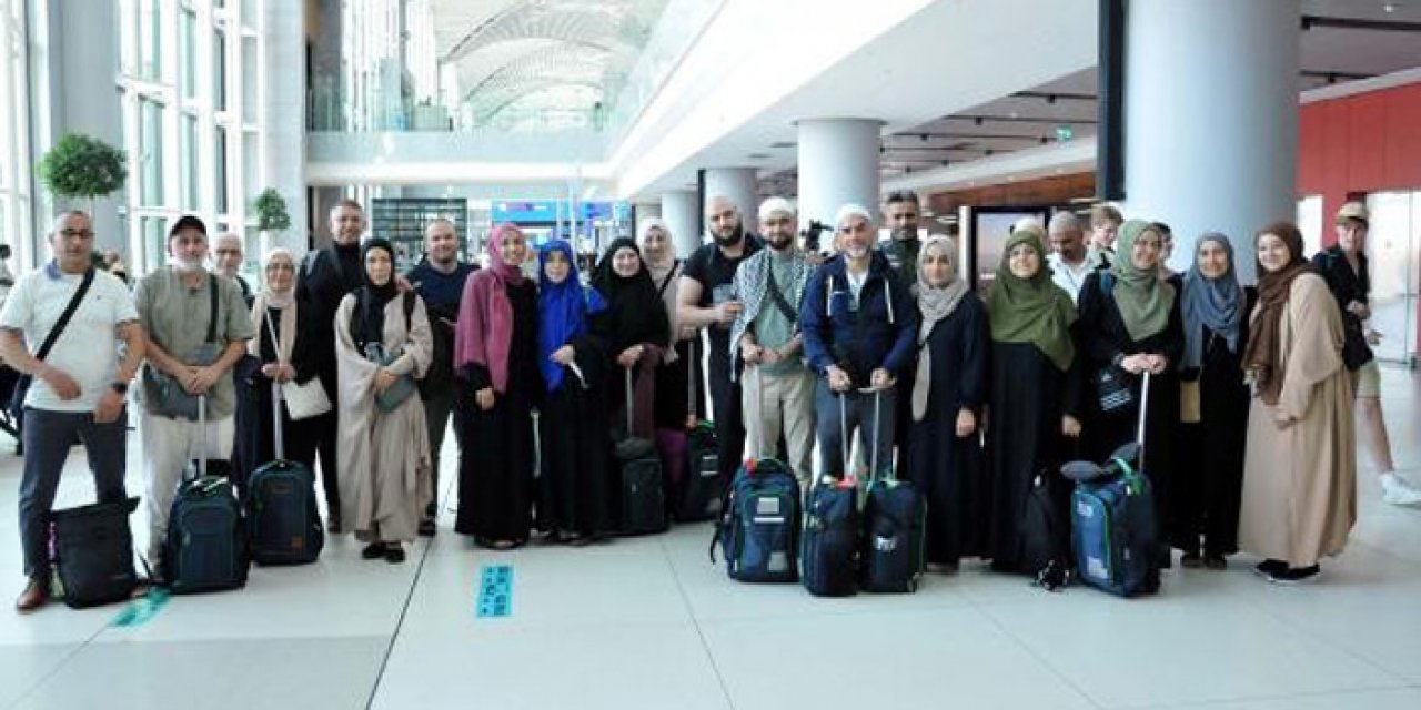 Kutsal topraklardan İlk hacı kafilesi yurda döndü