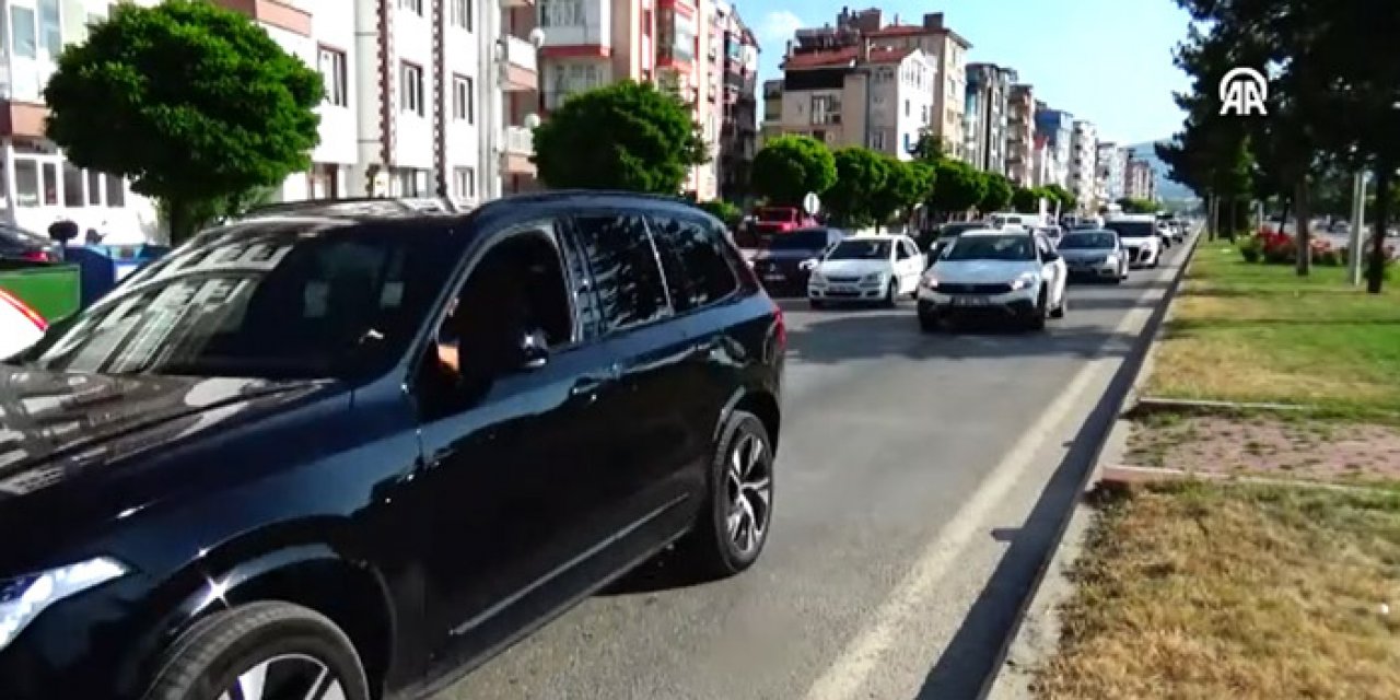 Tatilciler Konya'da trafik yoğunluğu oluşturdu