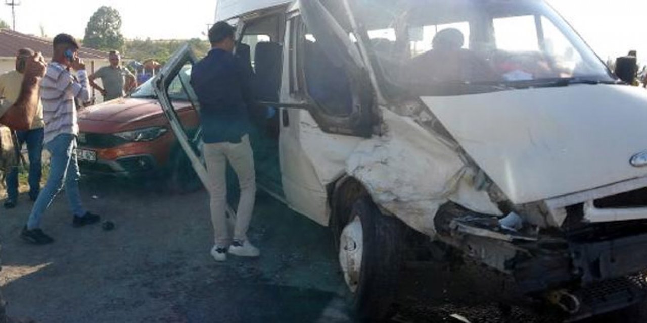 Van'da feci kaza: 19 kişi yaralandı