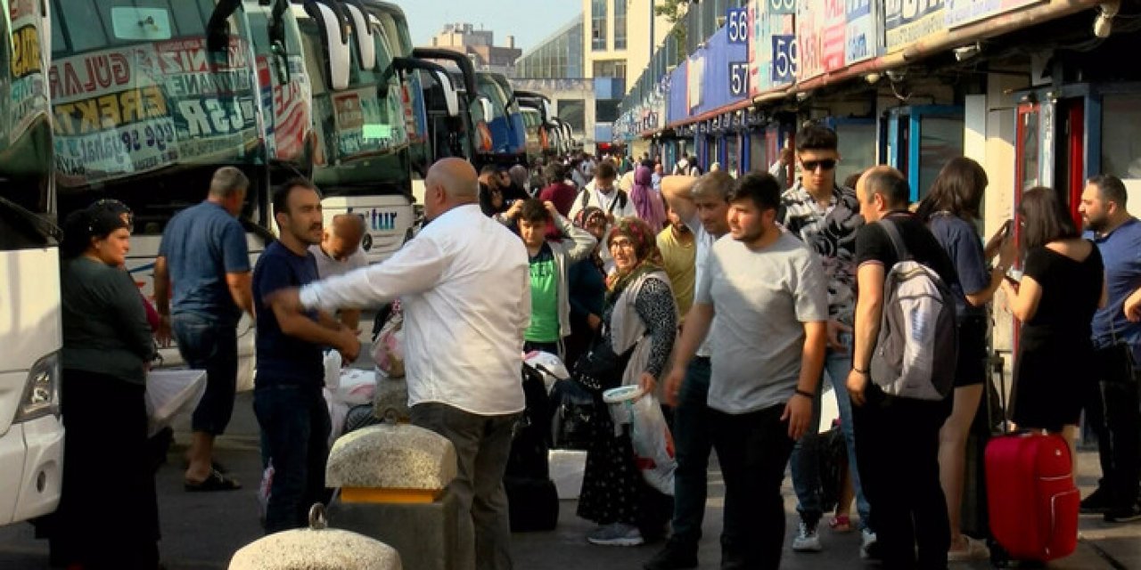 Otogarlarda bayram dönüşü yoğunluğu