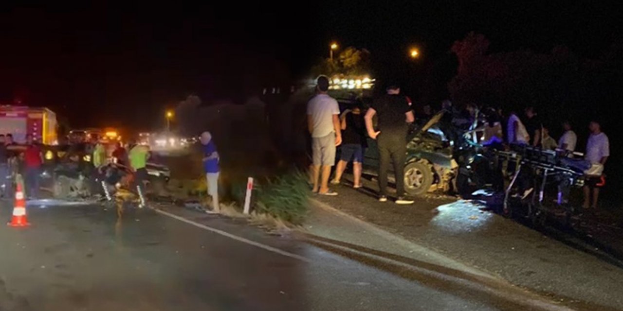 Otomobiller kafa kafaya çarpıştı: 1 ölü 2 yaralı