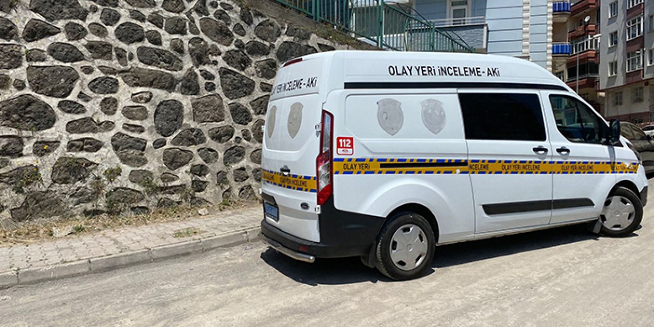 Sokak ortasında başından vuruldu