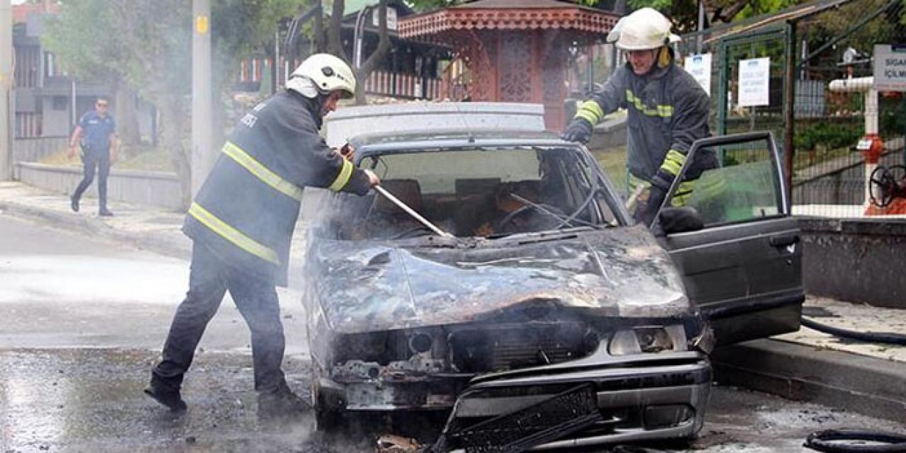 Seyir halindeki araç alev aldı