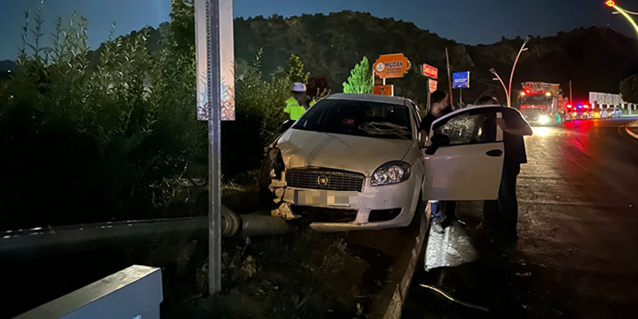 Tunceli'de ilginç kaza: Araç köprüde, sürücü kayıp