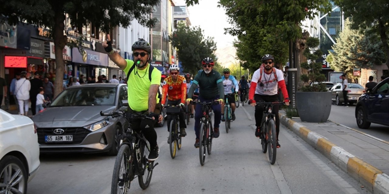 Van’da bisiklet başında farkındalık etkinliği