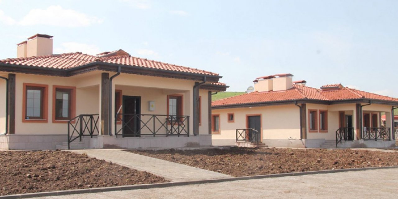 Mehmet Özhaseki: Köy evlerinin inşası hızla sürüyor!