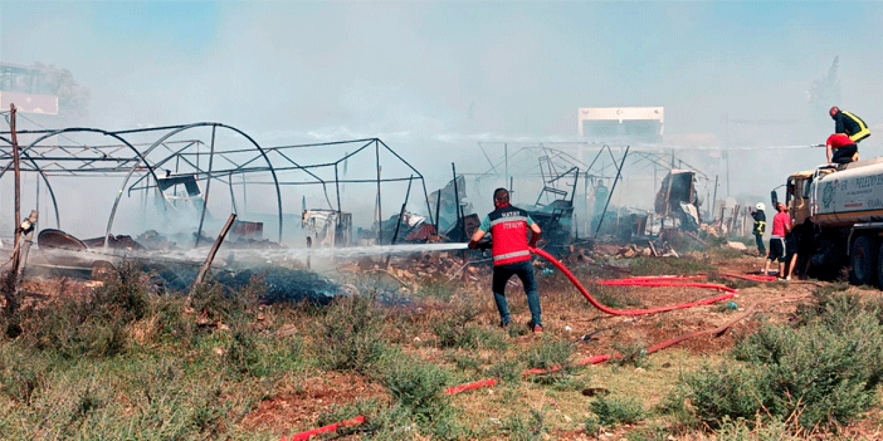 Hatay'da korkutan olay! Çadırkentte 50 çadır yandı