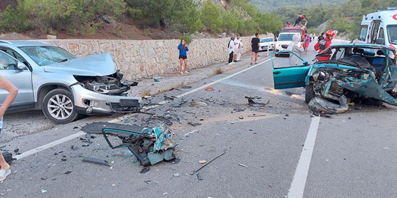 Karşı şeride geçti araçla çarpıştı: 1 ölü 3 yaralı