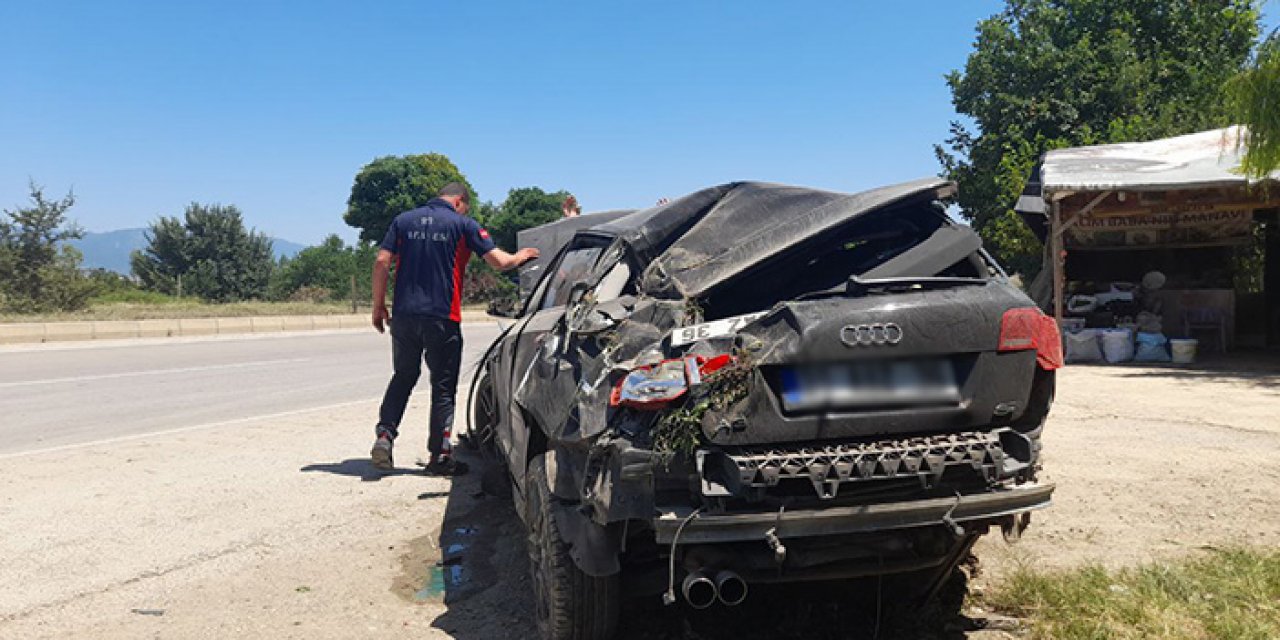 Direksiyon hakimiyetini kaybetti takla attı: 2 yaralı