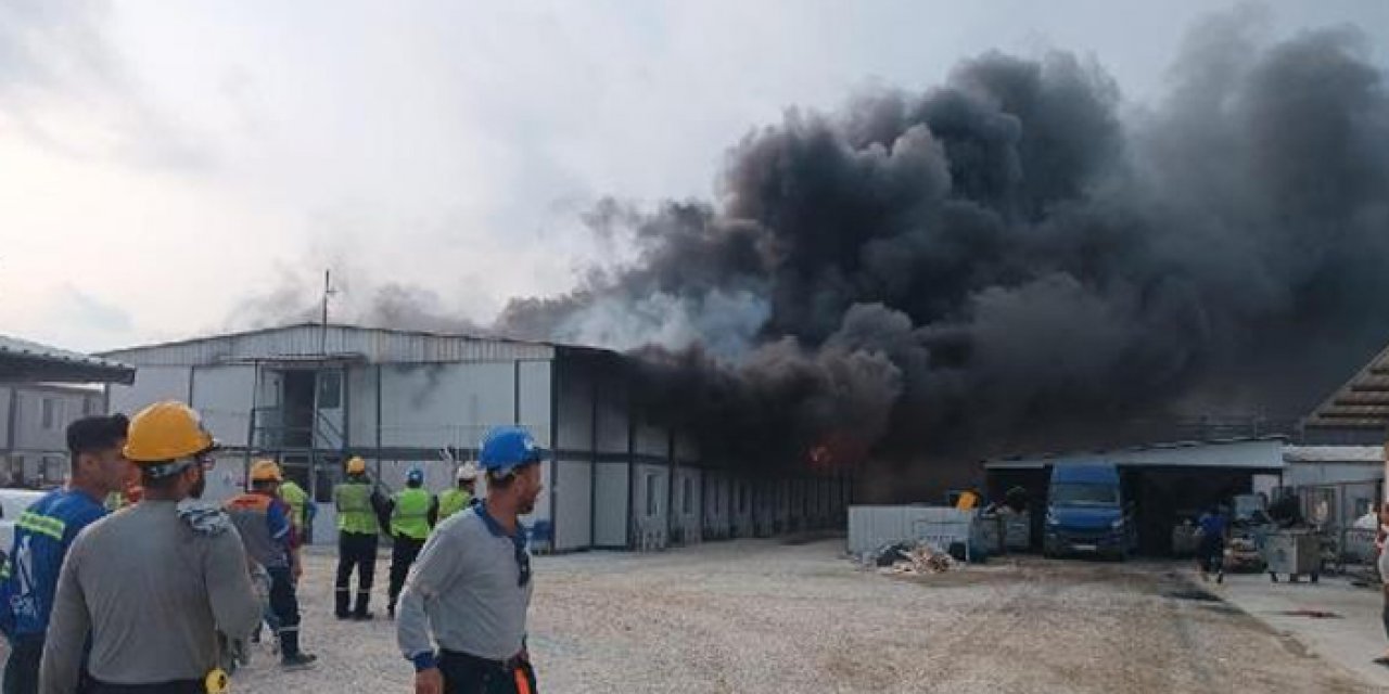 Polyester fabrikasında korkutan yangın