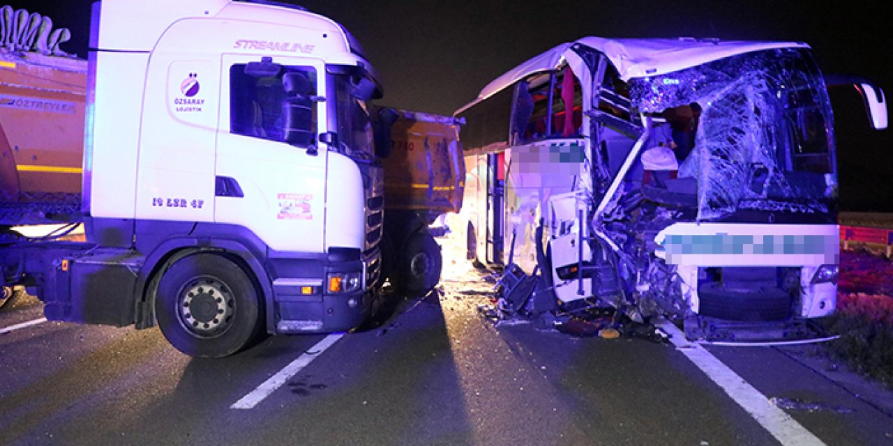 Anadolu Otoyolu'nda feci kaza: 1'i ağır 18 yaralı