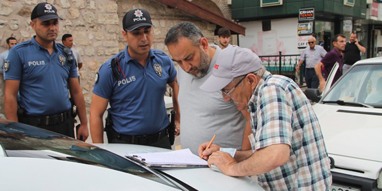 Sattığı kirazların parasını düşürdü: Bulunan parayı polisten teslim aldı