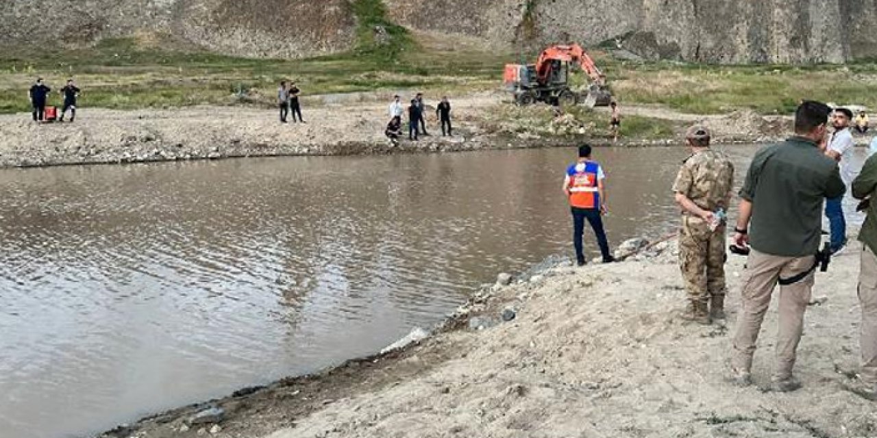 Gölete giren koyunu kurtarmak isterken canından oldu